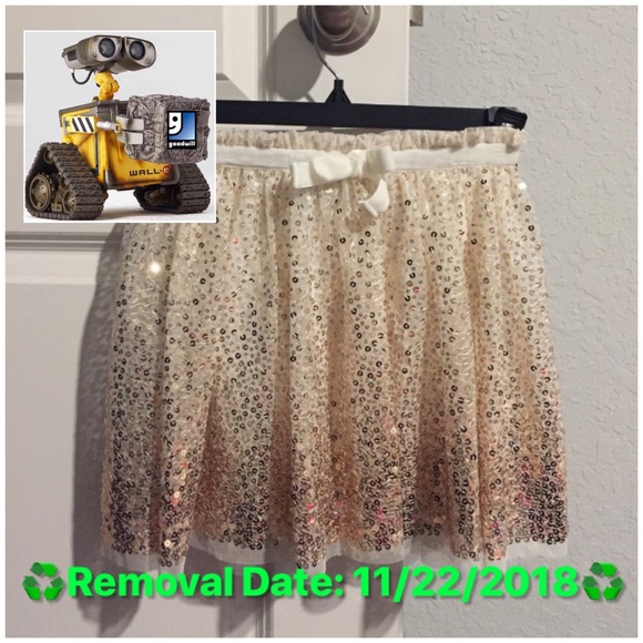 Cherokee Other - ♻️Last Chance-Cream/Gold Holiday Skirt - Medium♻️